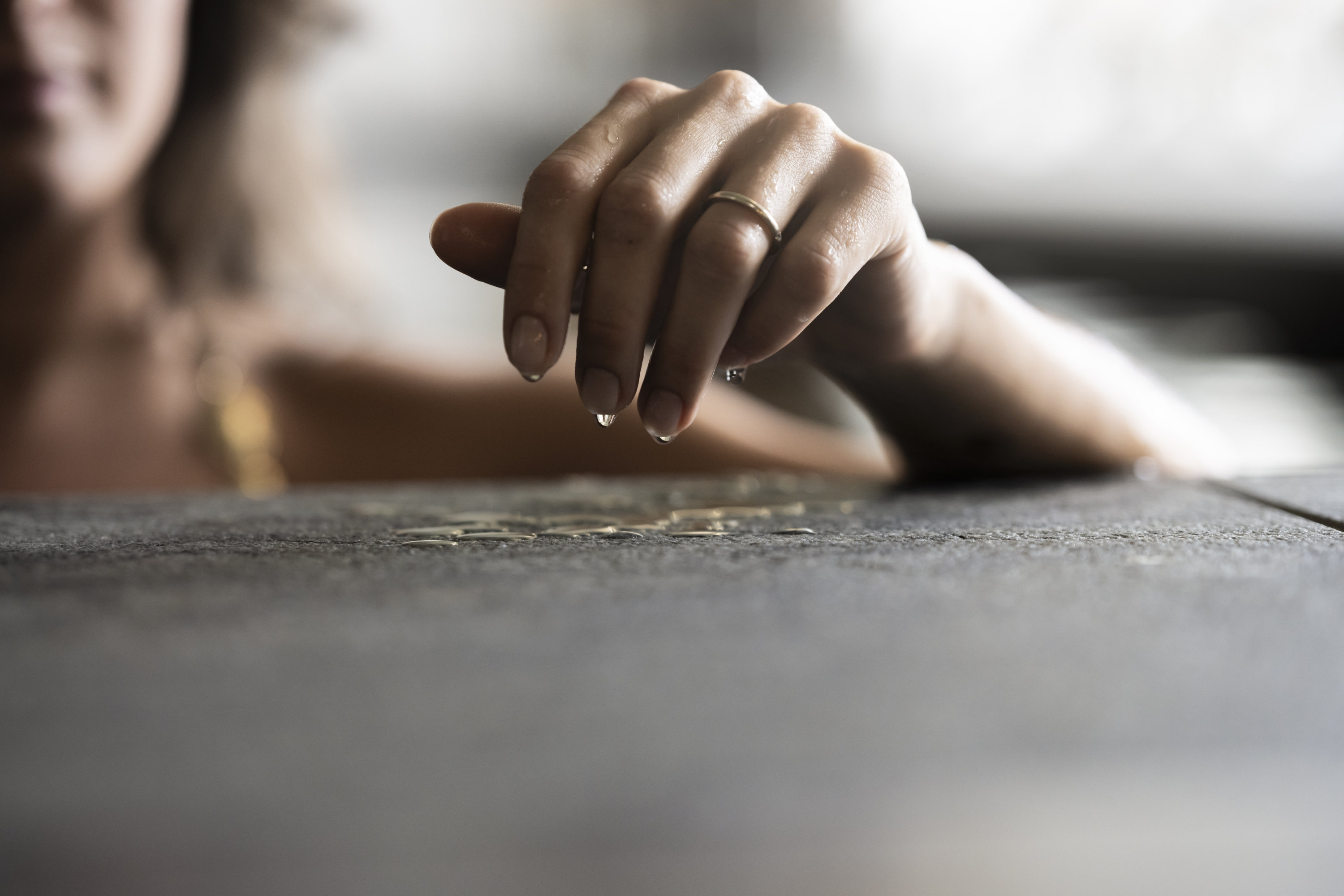 { image.0.alternative}