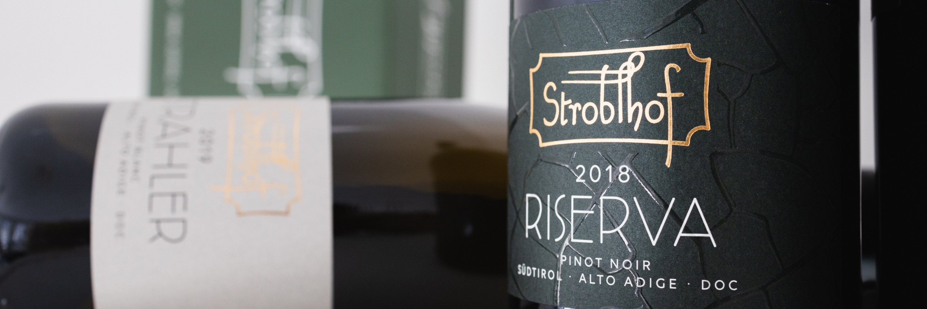 { image.0.alternative}