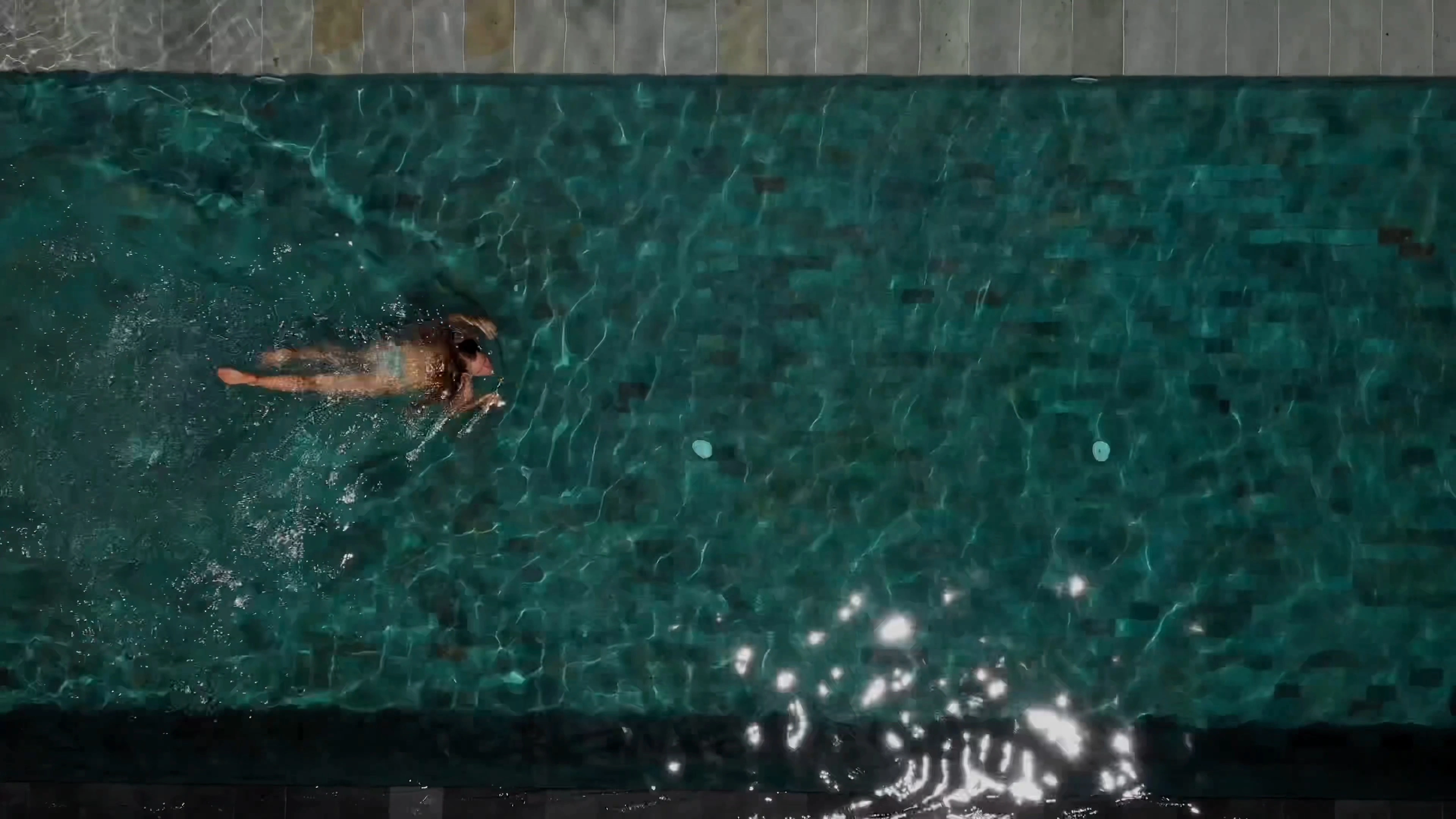 { image.0.alternative}